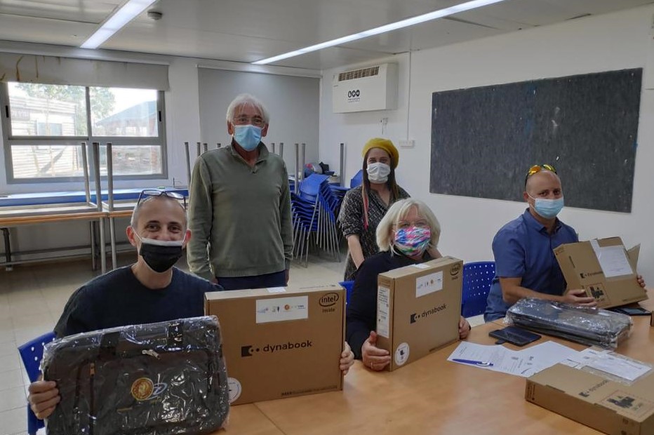 Teachers from Beit Arie-Ofarim receiving digital toolboxes from Athena Fund